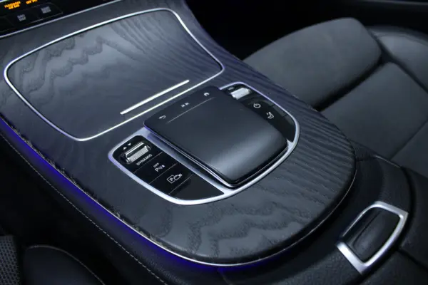 Mercedes-Benz E 300 de AMG Line 4Matic 23