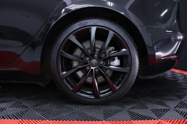 Tesla Model 3 Long-Range Dual Motor AWD 4