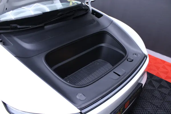 Tesla Model Y Standard 6