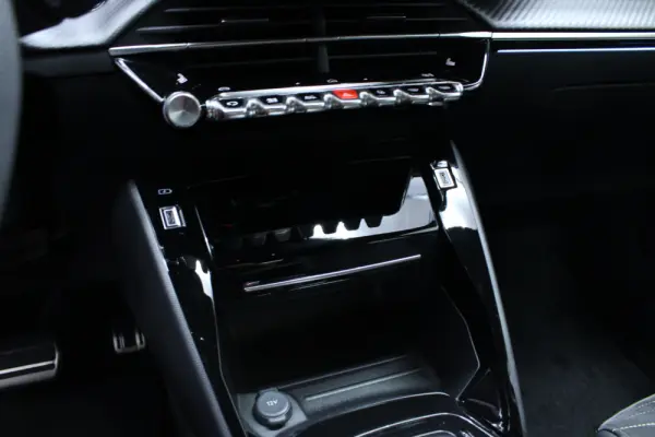 Peugeot e-2008 54 kWh GT 21