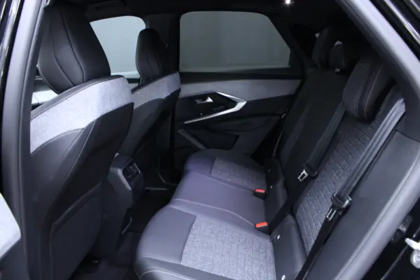 Peugeot E-3008 73 kWh Allure 12