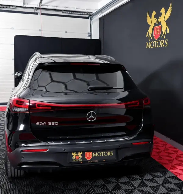 Mercedes-Benz EQA 250 AMG Line 4