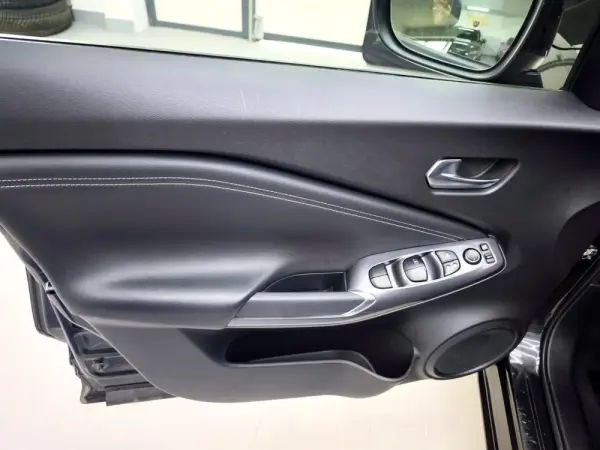Nissan Juke Crossover Hybrid 143 Business+ 11