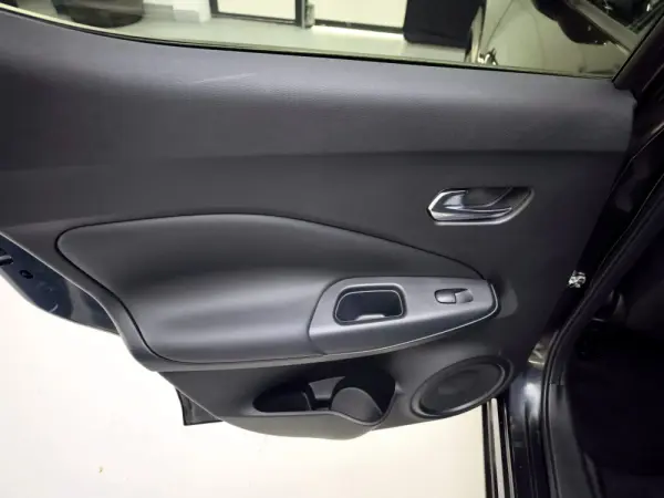 Nissan Juke Crossover Hybrid 143 Business+ 12