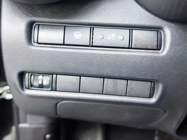 Nissan Juke Crossover Hybrid 143 Business+ 13