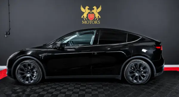 Tesla Model Y Standard 1