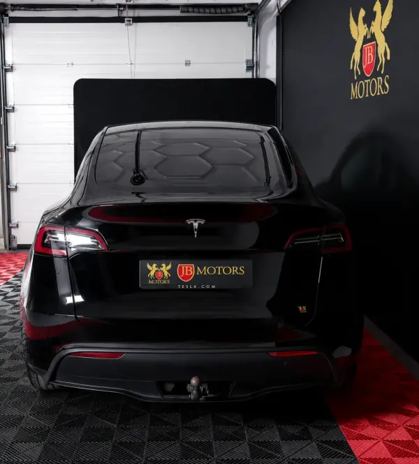 Tesla Model Y Standard 4