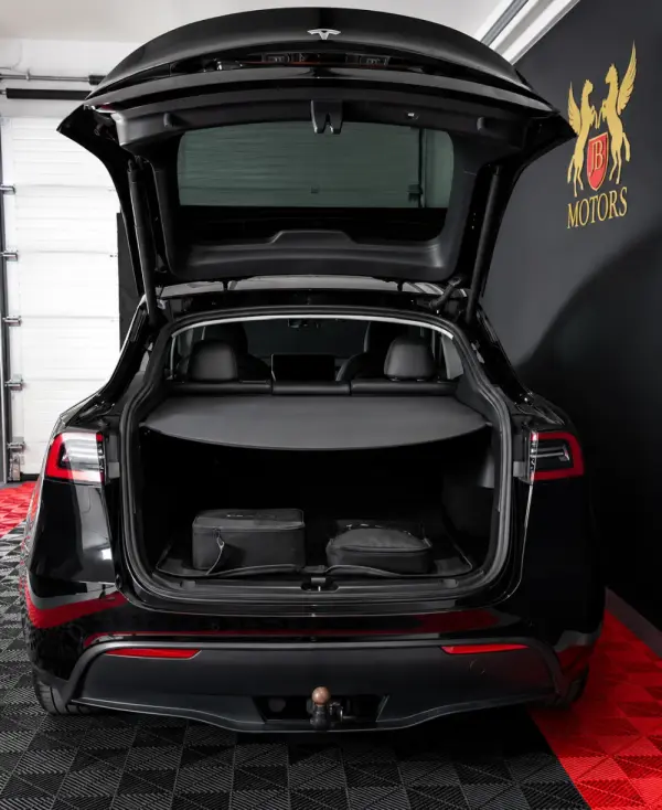 Tesla Model Y Standard 5