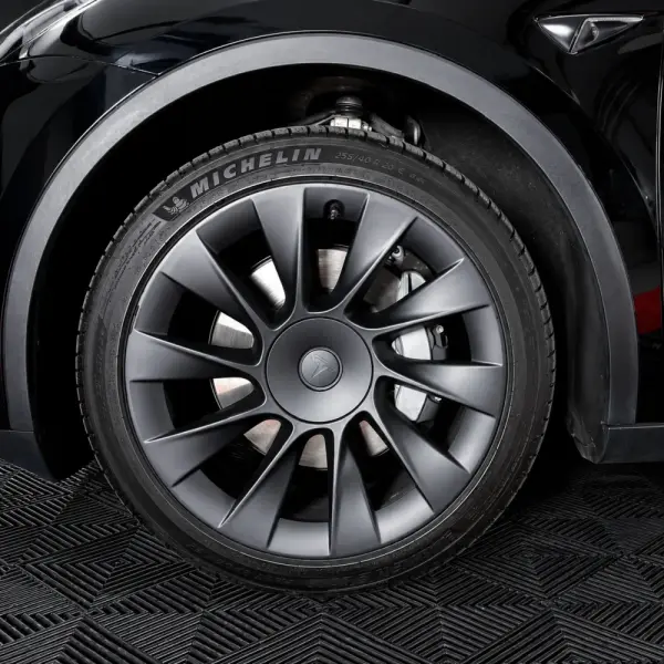 Tesla Model Y Standard 8