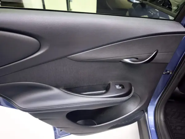 BYD Dolphin 60.4 kWh Design 13