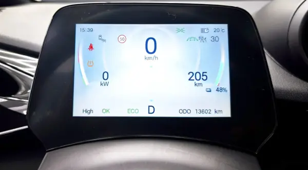 BYD Dolphin 60.4 kWh Design 18