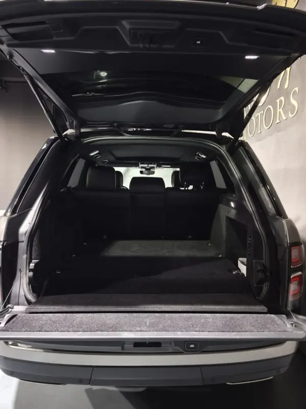 Land Rover Range Rover P400e Plug-in Vogue 6