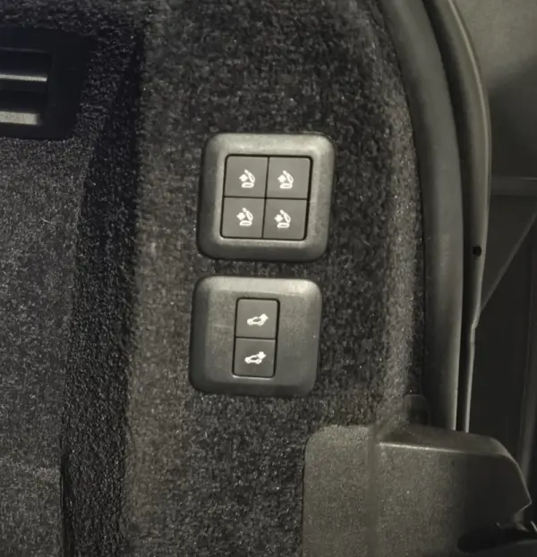 Land Rover Range Rover P400e Plug-in Vogue 7