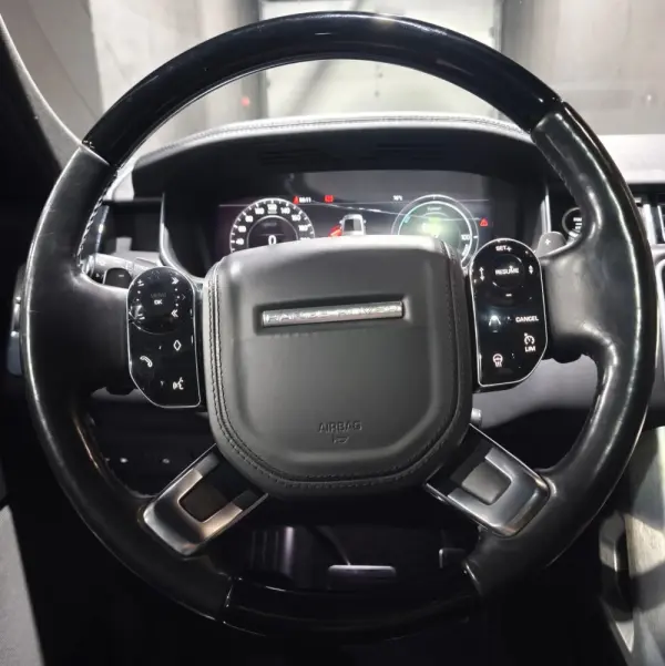 Land Rover Range Rover P400e Plug-in Vogue 15