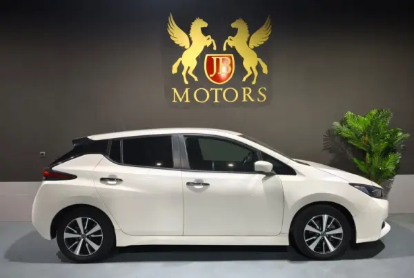 Nissan Leaf N-Connecta Full Led 4