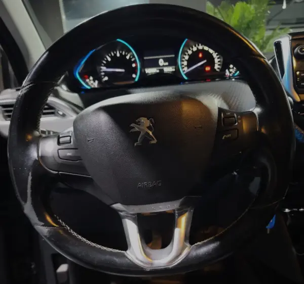 Peugeot 2008 1.6 BlueHDi Allure 11