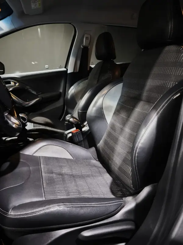 Peugeot 2008 1.6 BlueHDi Allure 12