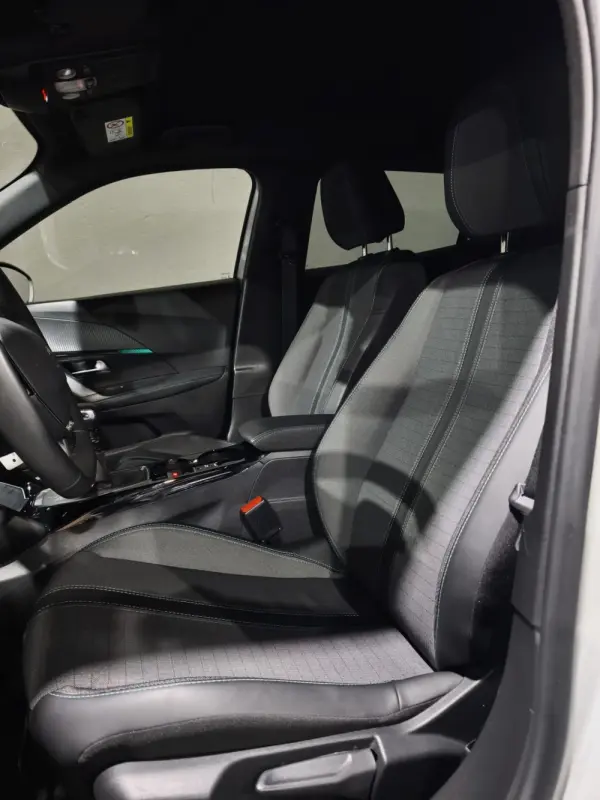 Peugeot 2008 1.2 PureTech Allure Pack 11