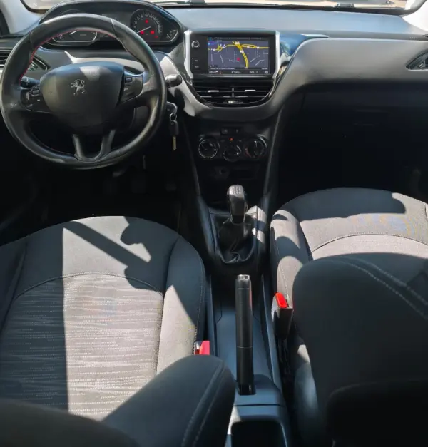 Peugeot 208 1.6 BlueHDi Allure 6