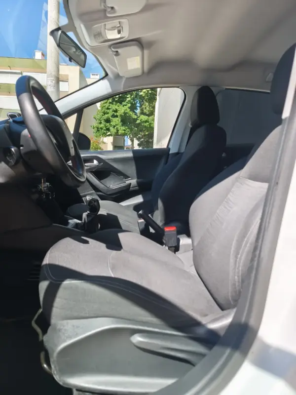 Peugeot 208 1.6 BlueHDi Allure 7