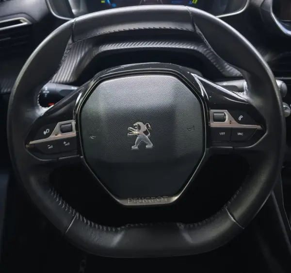 Peugeot e-2008 50 kWh GT 5