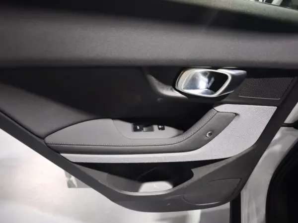 Polestar 2 Standard Range 69 kWh 12