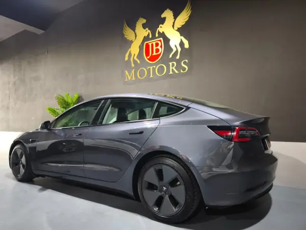 Tesla Model 3 Dual Motor Long Range 3