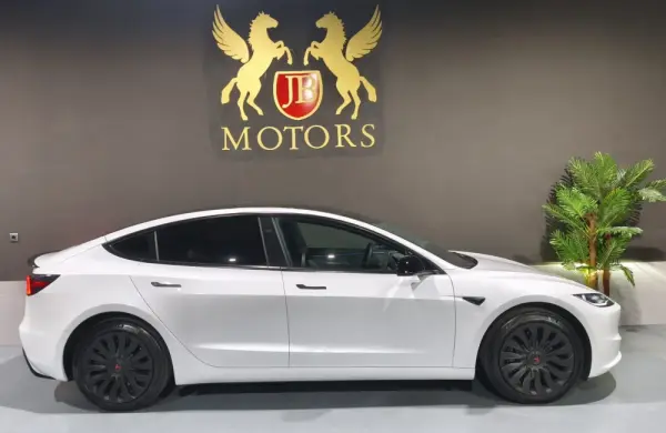 Tesla Model 3 Tração Traseira Premium 4