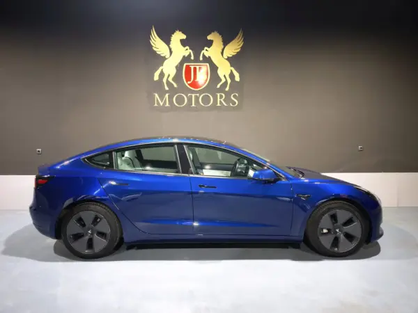 Tesla Model 3 Standrad RWD Plus 4