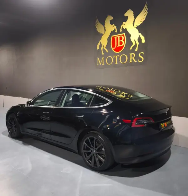 Tesla Model 3 Standard 3