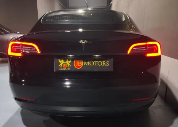 Tesla Model 3 Standard 6