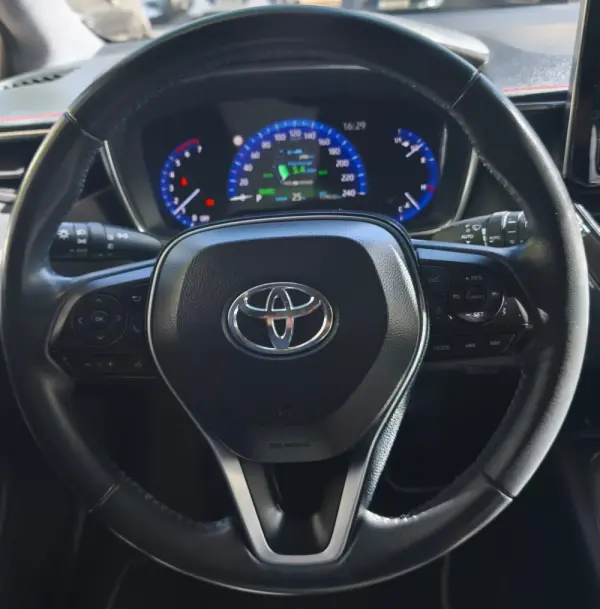 Toyota Corolla 1.8 Hybrid Comfort+P.Sport 6