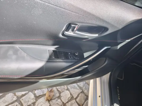 Toyota Corolla 1.8 Hybrid Comfort+P.Sport 10