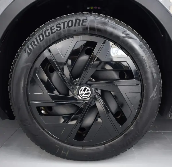 Volkswagen ID.4 PURE 8