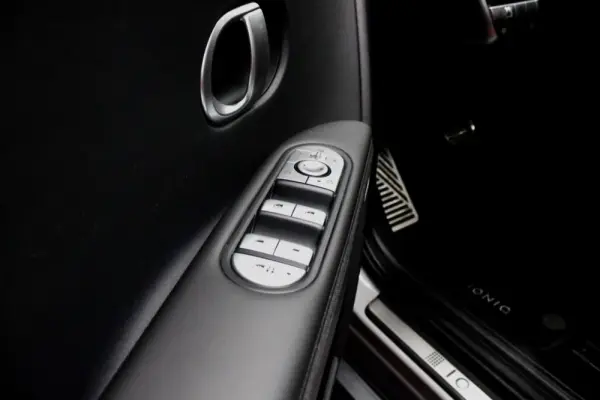 Hyundai Ioniq 5 73kWh Plug & Power+Tejadilho Solar 39