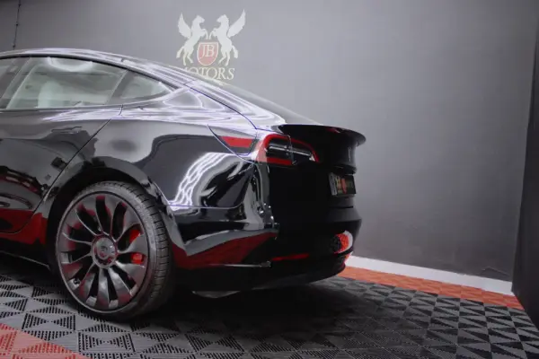 Tesla Model 3 Performance Dual Motor AWD 23