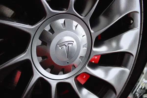 Tesla Model 3 Performance Dual Motor AWD 28