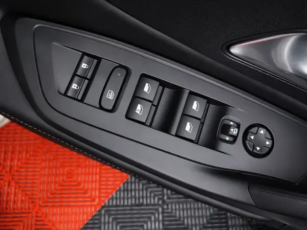 Peugeot 308 1.2 Hybrid Allure e-DCS6 34