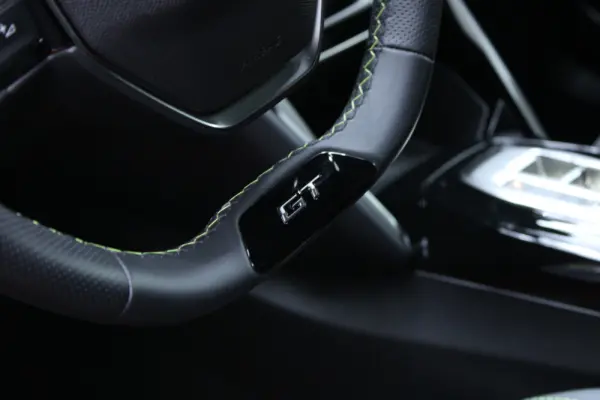 Peugeot e-2008 54 kWh GT 11