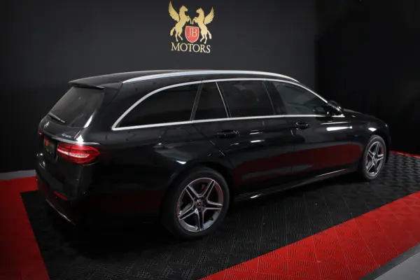 Mercedes-Benz E 300 de AMG Line 4Matic 2