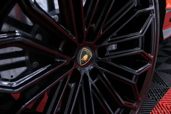 Lamborghini Urus 4.0 V8 SE 12