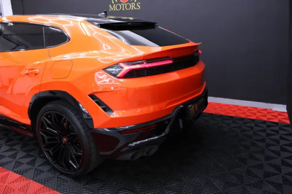 Lamborghini Urus 4.0 V8 SE 8