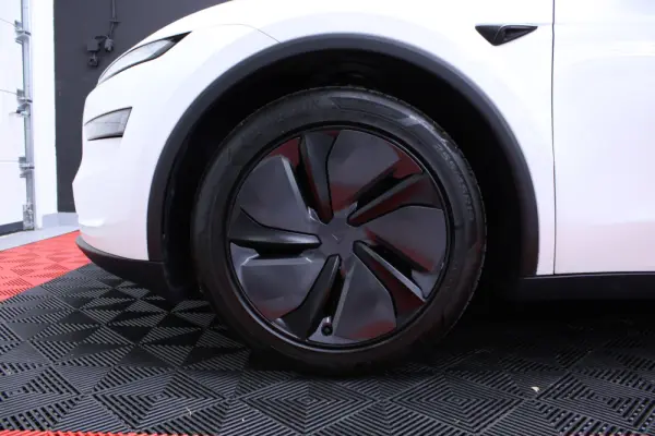 Tesla Model Y Standard 5