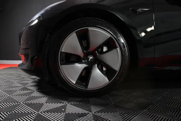 Tesla Model 3 Standard Range Plus RWD 3