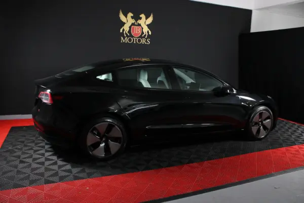 Tesla Model 3 Standard Range Plus RWD 2