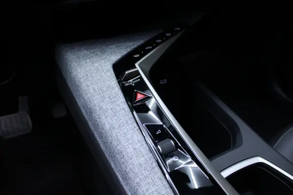Peugeot E-3008 73 kWh Allure 15