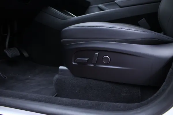 Tesla Model Y Standard 12