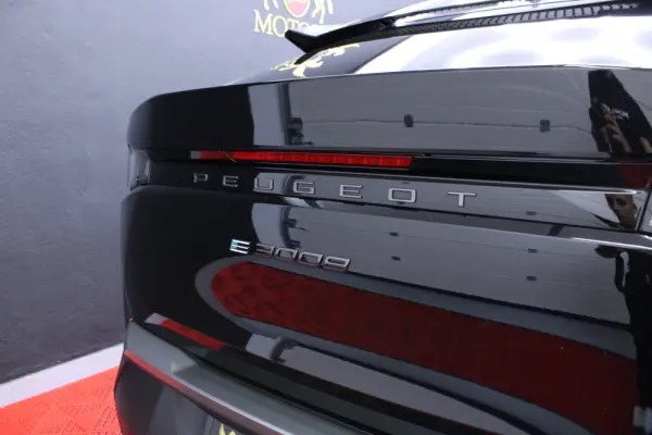 Peugeot E-3008 73 kWh Allure 6