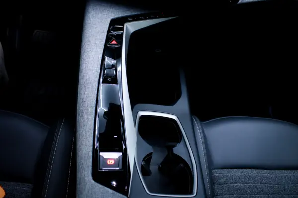 Peugeot 5008 1.2 Hybrid Allure Pack e-DCS6 31