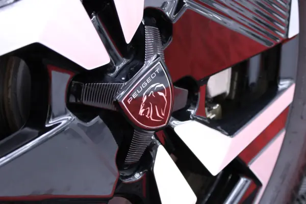 Peugeot e-2008 54 kWh GT 9
